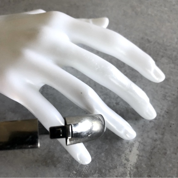 EDFORCE Silver Stainless Steel Hinged Bangle - Picture 9 of 11